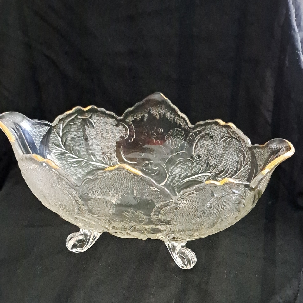 VINTAGE Elegant JEANNETT Glass Bowl with Gold Accents from The  1950's.